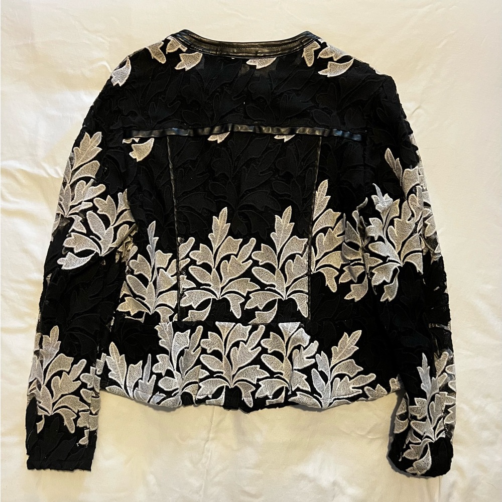 INC International Concepts Women’s Black and Cream Floral Zip Up - Picture 4 of 5